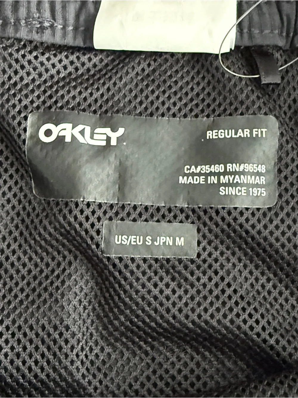 NWOT Oakley Beach Volley 16